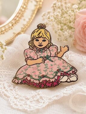 2002 Queen Elizabeth Doll pin ~ Vintage Brooch. Excellent Condition